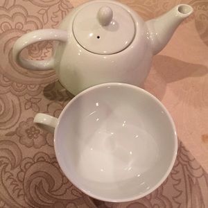 Teapot and cup set